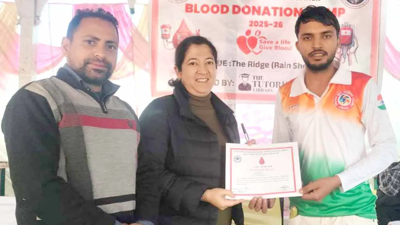 Blood Donation: जरूरतमंद व्यक्तियों की मदद के लिए 36वीं बार रक्तदान कर नवीन ने बनाए रिकॉर्ड