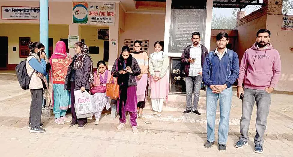 Haryana Roadways: रोडवेज की लेट-लतीफी विद्यार्थियों की पढ़ाई पर पड़ रही भारी, परीक्षाओं के चलते छात्राओं का शहर पहुंचना हो रहा मुश्किल