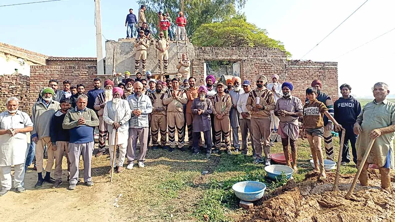 Aashiyana Muhim: आशियाना मुहिम के तहत जरूरतमंद बदलू को बनाकर दी ‘पक्की छत्त’