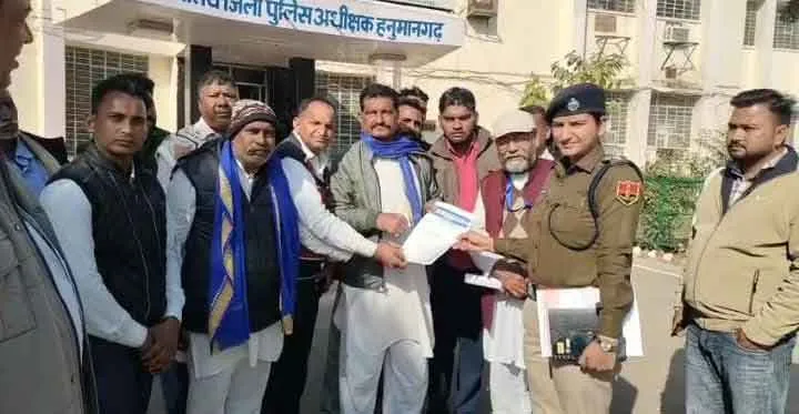 पोक्सो एक्ट के झूठे मुकदमे में फंसाने का आरोप, निष्पक्ष जांच को सौंपा एसपी के नाम ज्ञापन