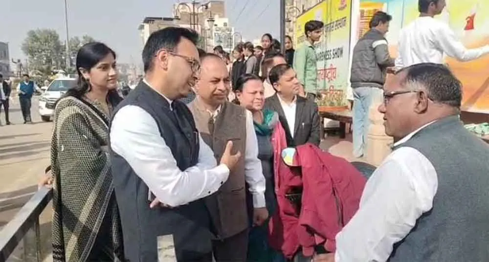कलक्ट्रेट में रैम्प बनवाने की मांग
