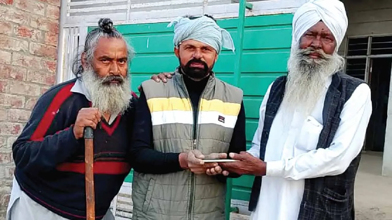 Honesty: डेरा श्रद्धालु ने मोबाइल लौटाकर निभाया ‘इन्सानियत’ का फर्ज