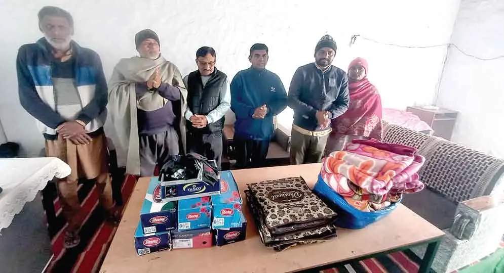 Welfare Work: समाजसेवी अमरजीत मोंगा इन्सां ने जरूरतमंद लोगों को गर्म वस्त्र वितरण किये