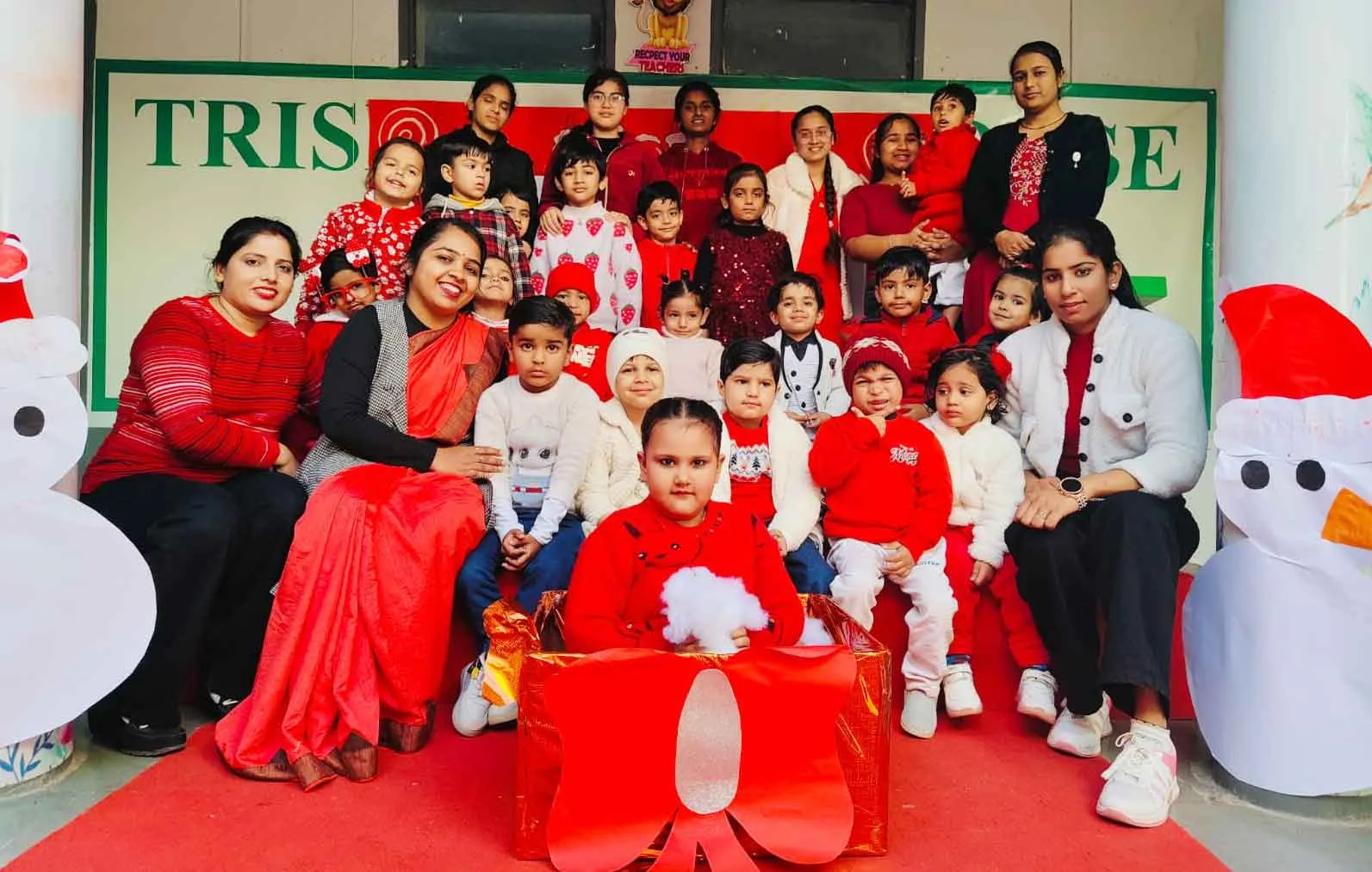 रेड एंड व्हाइट फिएस्टा का आयोजन