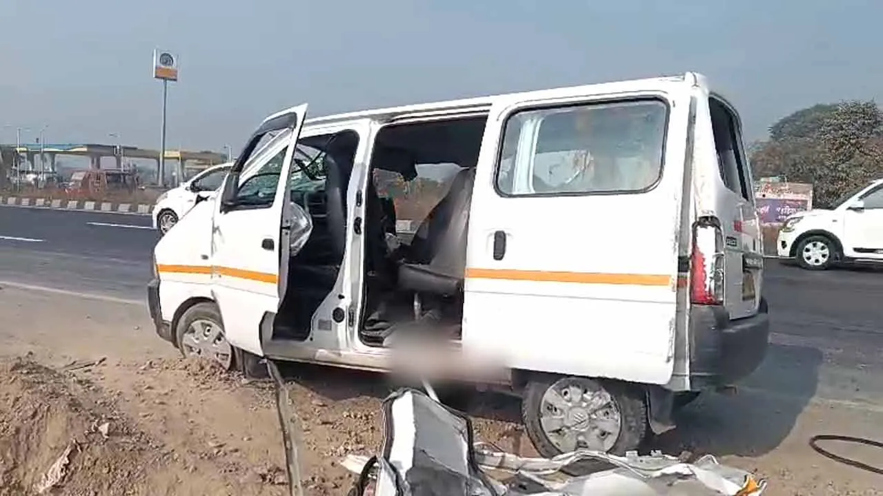 Rewari Road Accident: कार को रॉन्ग साइड से आए ट्रक ने मारी टक्कर, दो की मौत, दो गंभीर
