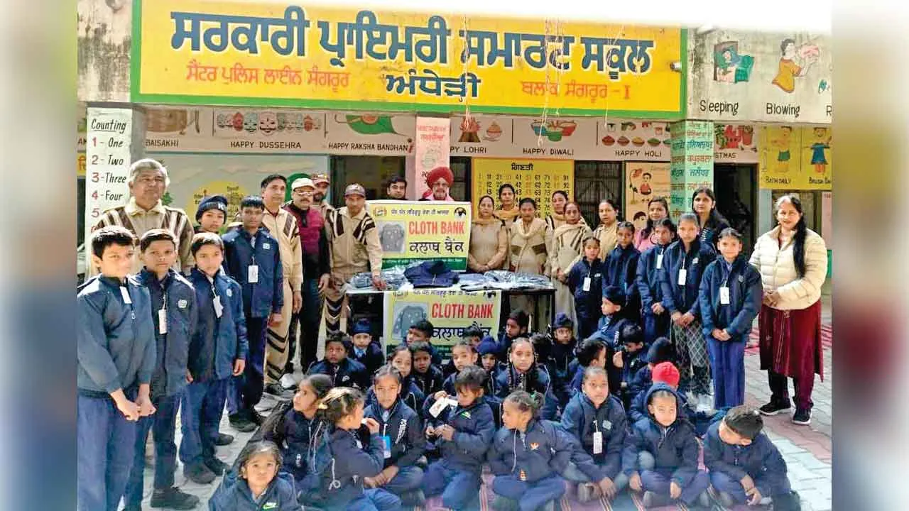 सुनामी गेट जोन के डेरा श्रद्धालुओं ने जरूरतमंद बच्चों को वितरित किये गर्म वस्त्र