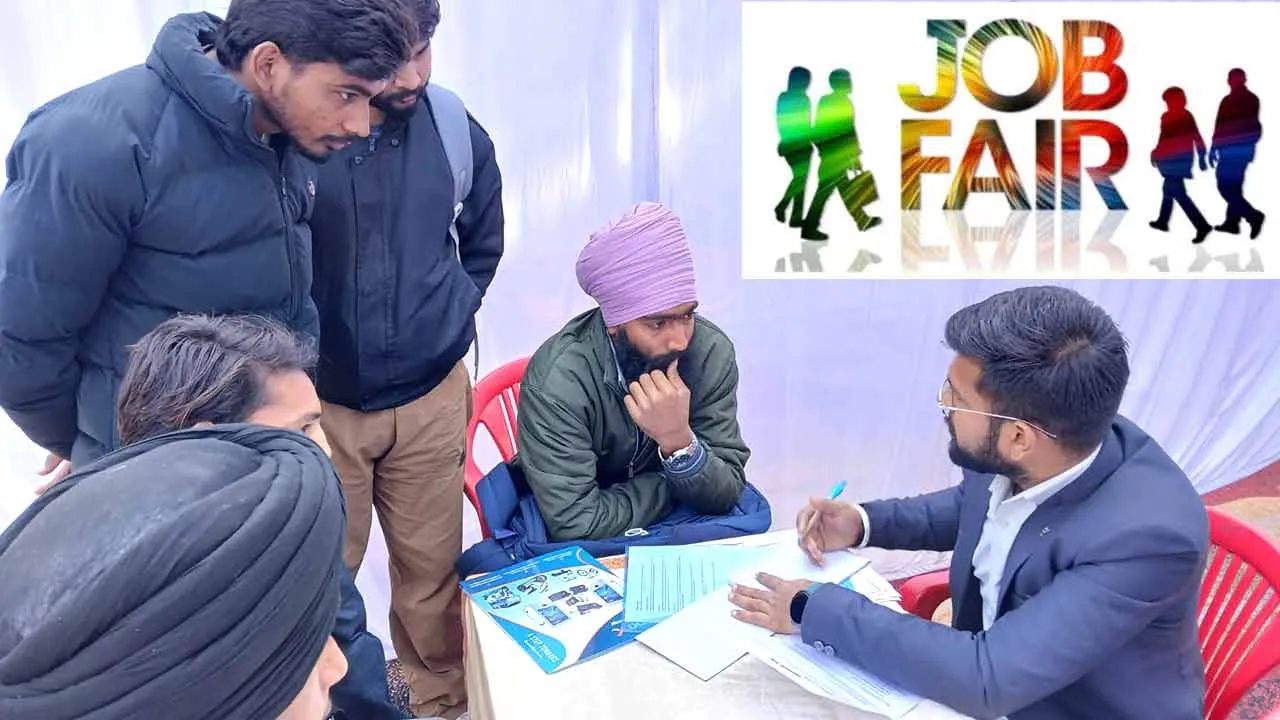 Job Fair: रोजगार की तलाश में युवा जुटे आईटीआई सरसा में, मेगा जॉब फेयर में 500 का हुआ साक्षात्कार