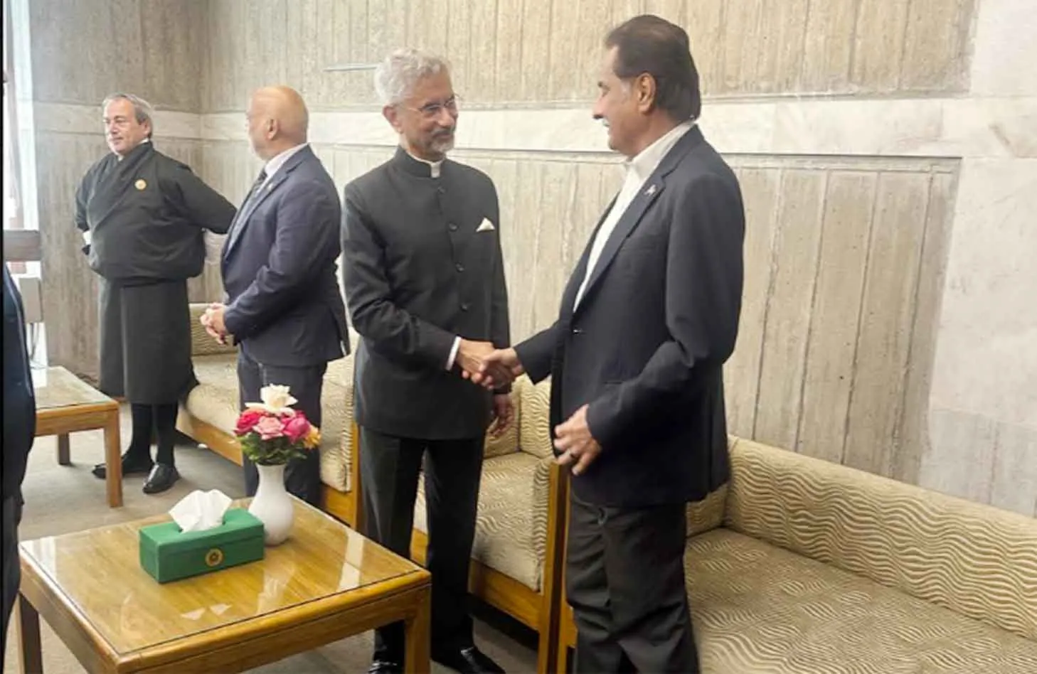 Pakistan: जयशंकर और अयाज़ सादिक की मुलाकात को पाकिस्तान ने दिया तूल, भारत ने अपनाया सख्त रवैया