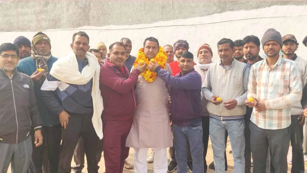 Congress: जिला कांग्रेस कमेटी के नवनियुक्त उपप्रधान संजय गांधी का अभिनंदन