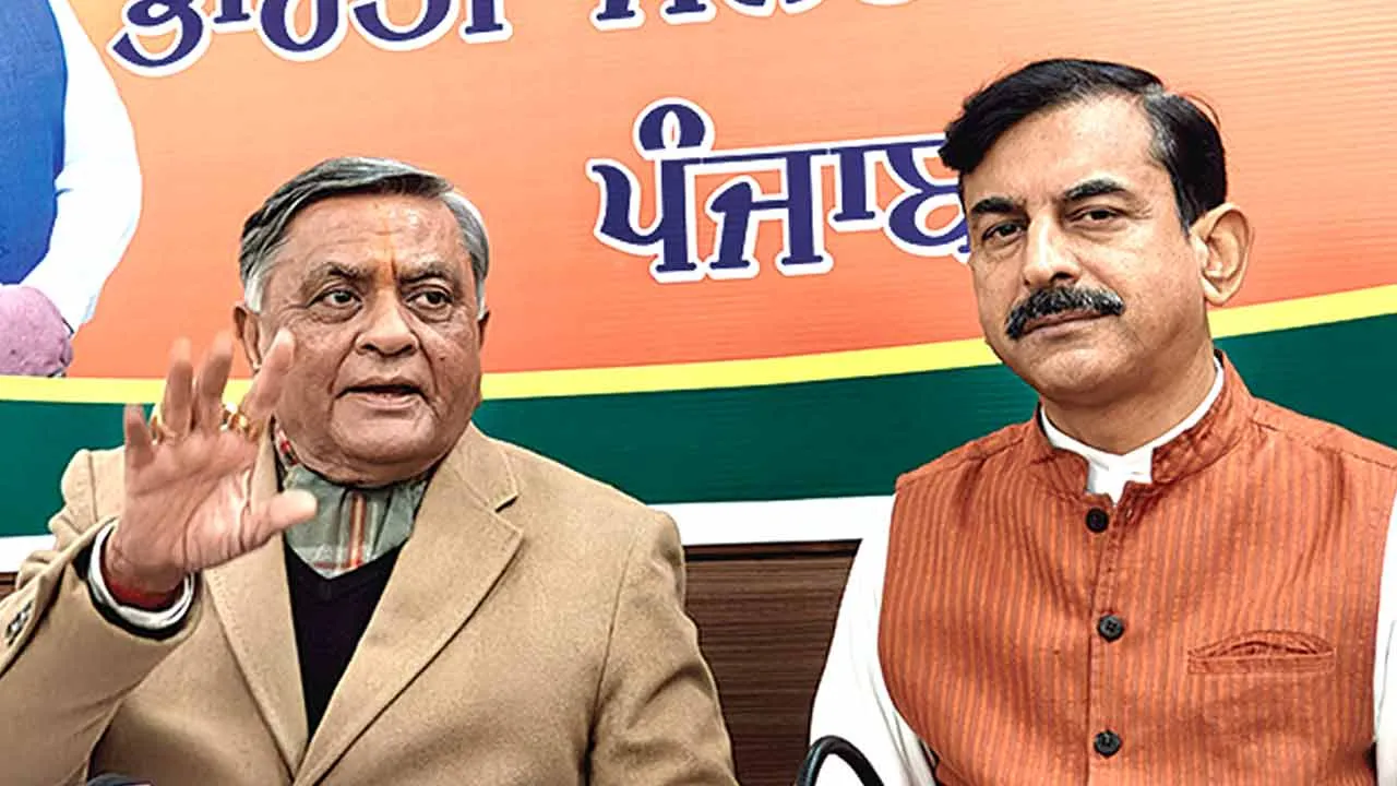 10 लाख रुपये की स्वास्थ्य बीमा योजना पर भाजपा ने उठाए सवाल, कर्ज में डूबा पंजाब पैसा कहाँ से लाएगा?