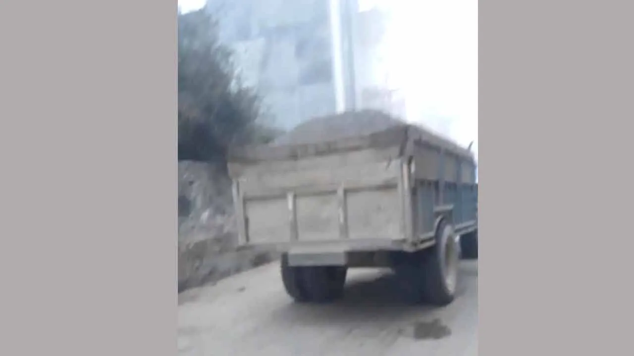 शाहपुर नई सड़क पर रात के अंधेरे में अवैध खनन, सरकार को लाखों की चपत