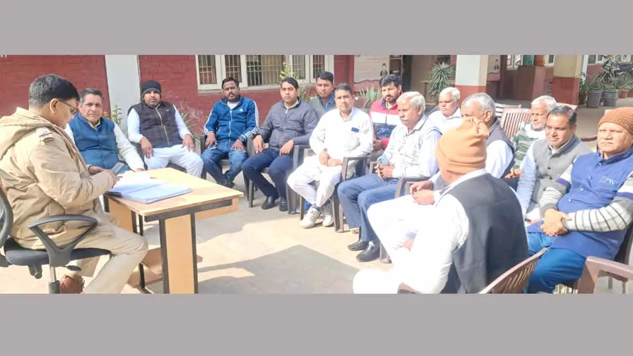 धारूहेड़ा थाना परिसर में पुलिस, पंचों व सरपंचों की बैठक आयोजित