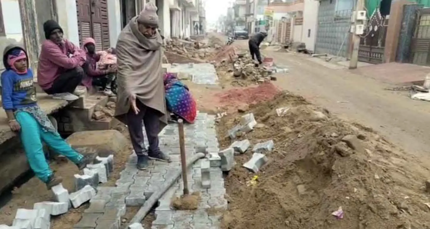 Electricity Department Negligence: बड़े हादसे का कारण बन सकती है विद्युत विभाग की लापरवाही