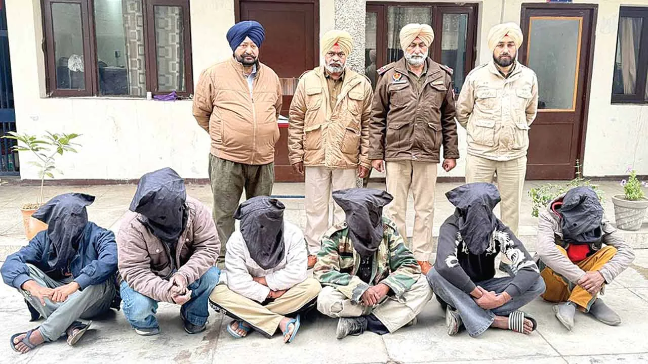 लूट की योजना बनाते दो गिरोह के 11 आरोपी गिरफ्तार