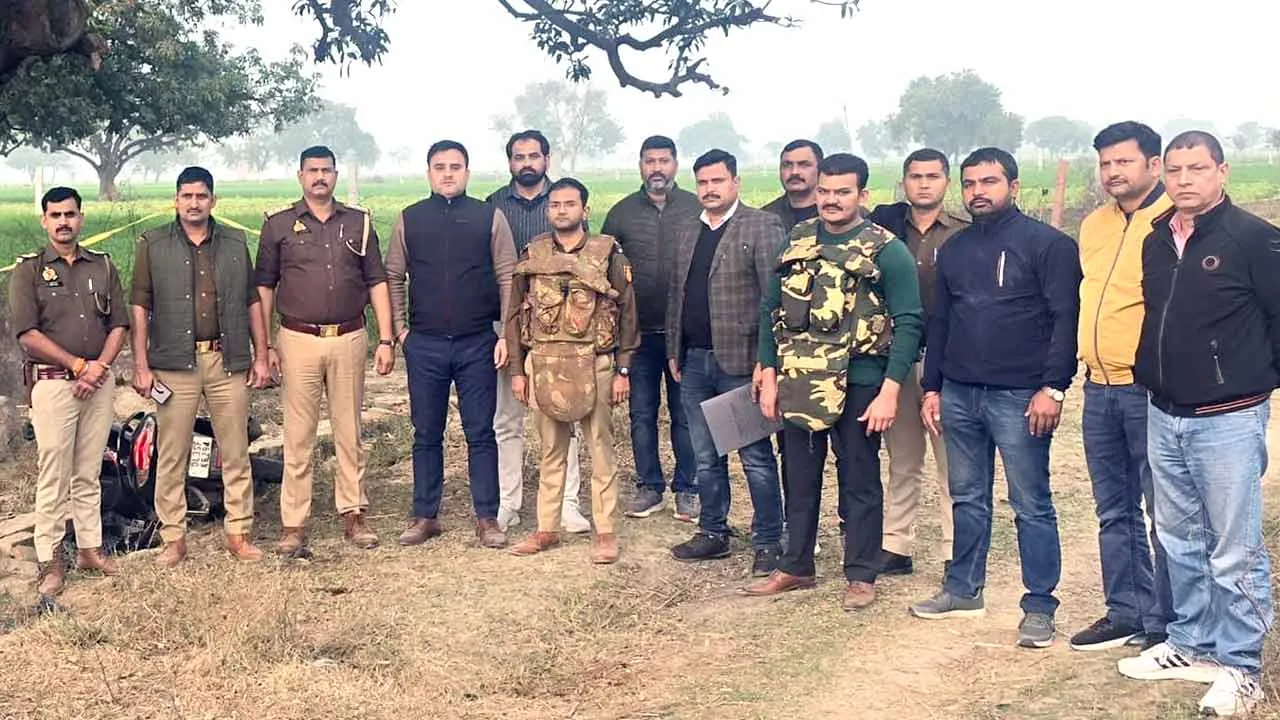 दिल्ली पुलिस व टूण्डला पुलिस टीमों ने दिल्ली पुलिस की पिस्टल छीनने वाला मुठभेड़ में किया गिरफ्तार