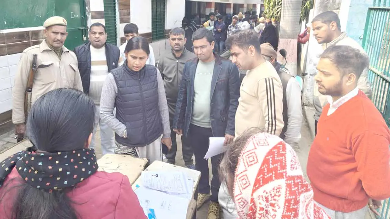 एसडीएम ने किया पोलिंग बूथों का निरीक्षण, दिए निर्देश