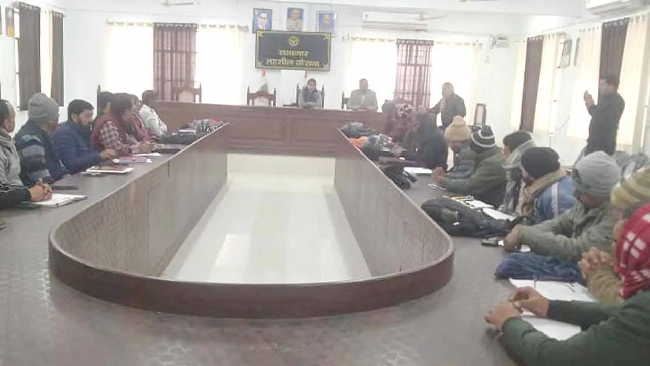 एसडीएम ने की एसआईआर कार्य की समीक्षा, नोटिस जारी करने के निर्देश
