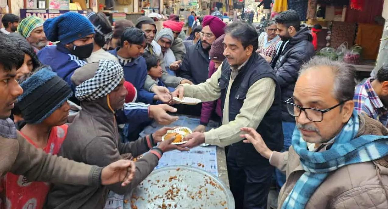 मकर संक्रांति के उपलक्ष्य में लगाया भण्डारा
