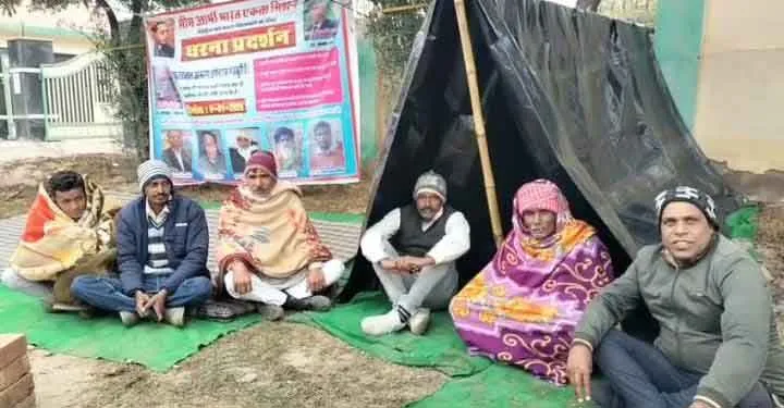 नौकरी-वेतन के लिए कड़ाके की ठंड में अनशन पर डटे 50 वर्षीय मनवीर सिंह
