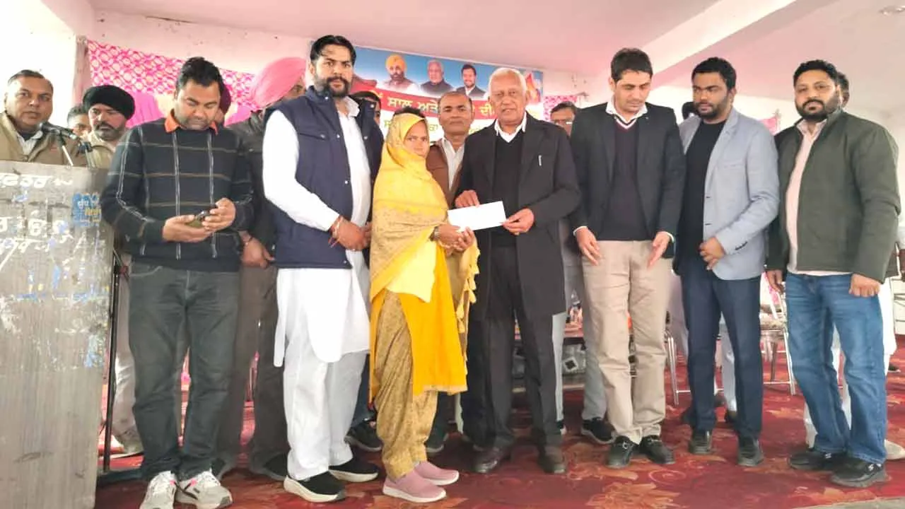 मूनक में 149 लाभार्थियों को पक्के घरों के लिए 3.72 करोड़ रुपये के चेक वितरित