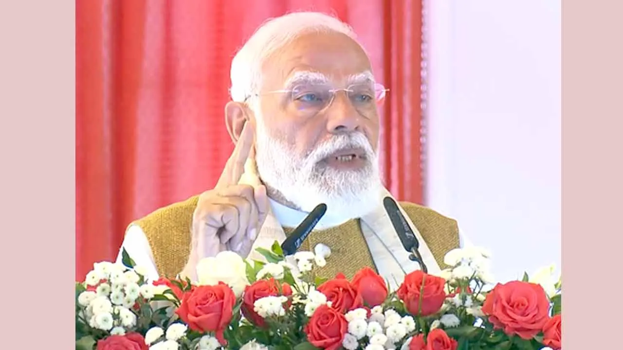 PM Svanidhi Credit Card: पीएम मोदी ने विकास योजनाओं की सौगात दी, पीएम स्वनिधि क्रेडिट कार्ड लॉन्च