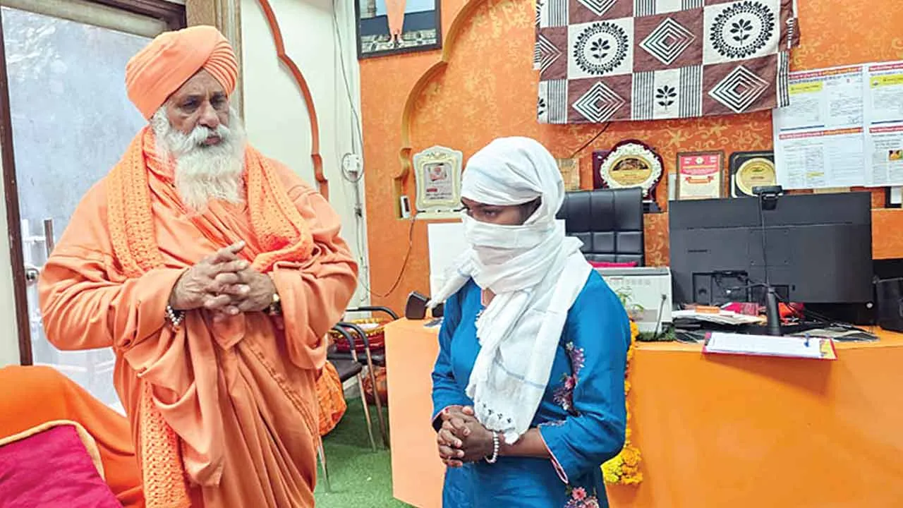 Punjab News: सांसद सीचेवाल के प्रयास से ओमान में फंसी पंजाब की पांच महिलाओं को सुरक्षित भारत वापस लाया गया 