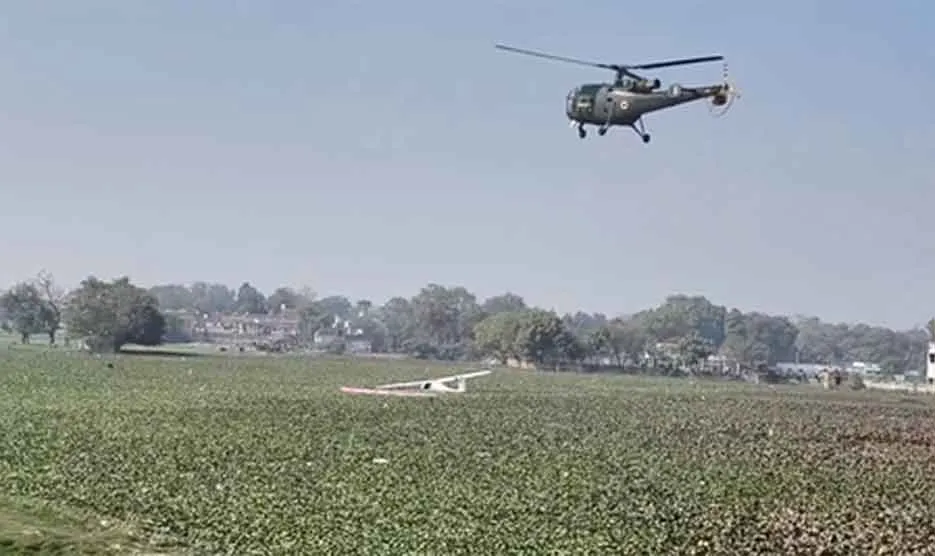 Prayagraj Plane Crashed: प्रयागराज में एयरफोर्स का ट्रेनी विमान तालाब में गिरा