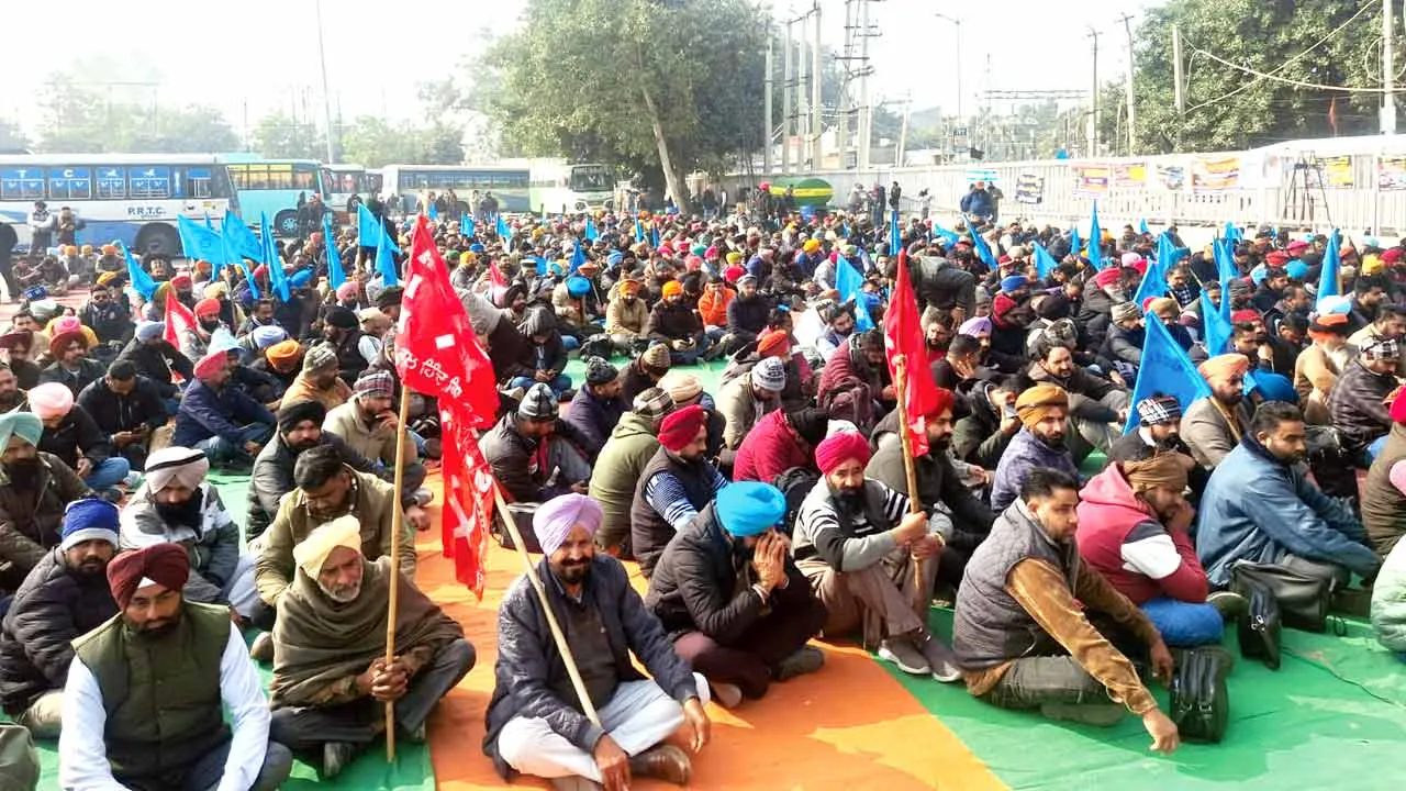 PRTC Employees: संगरूर में गरजे पीआरटीसी कर्मचारी, किया राज्य स्तरीय प्रदर्शन