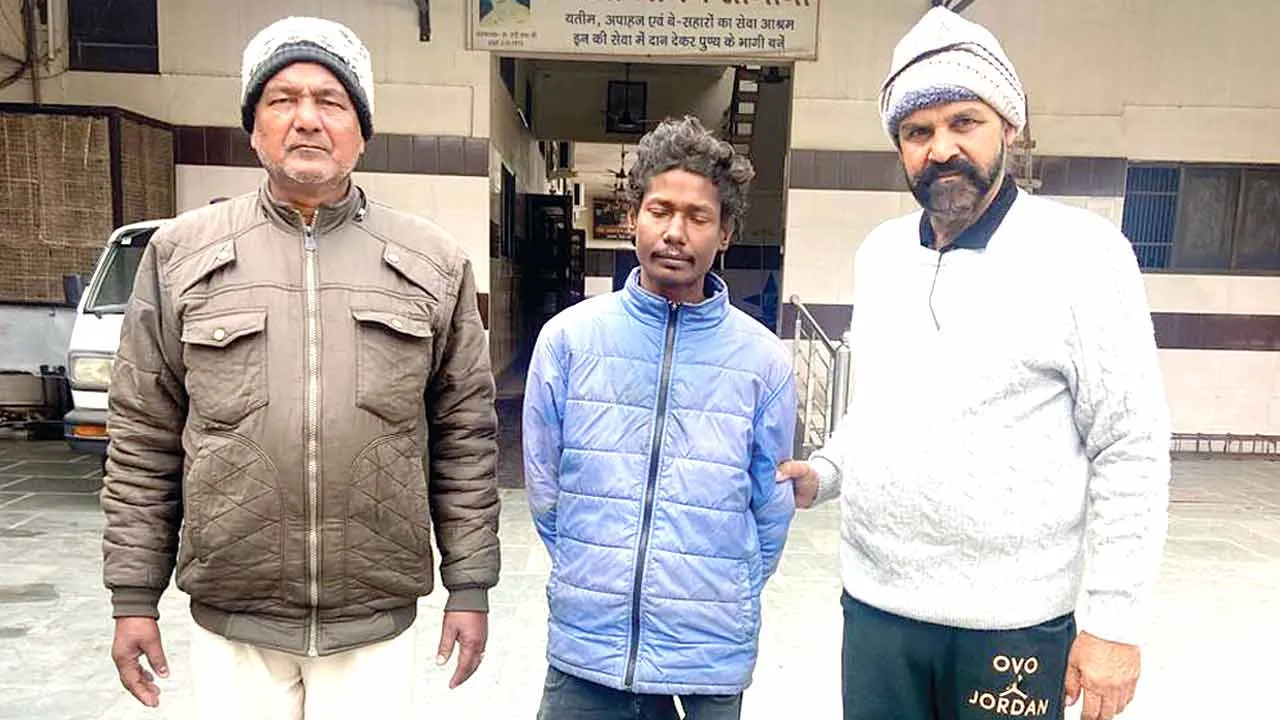 सराहनीय: डेरा श्रद्धालुओं ने मंदबुद्धि युवक की देखभाल की 