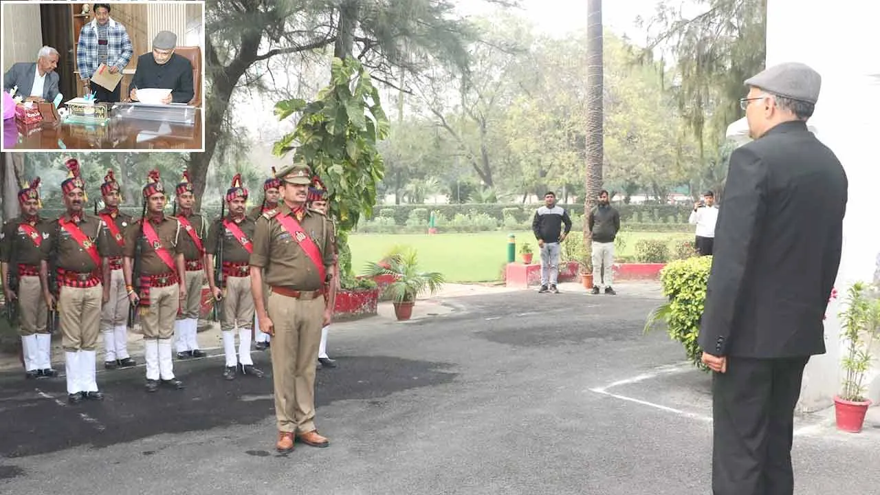 नवागत मण्डलायुक्त नागेन्द्रप्रताप ने संभाला पदभार, अधिकारीगण मौजूद रहे