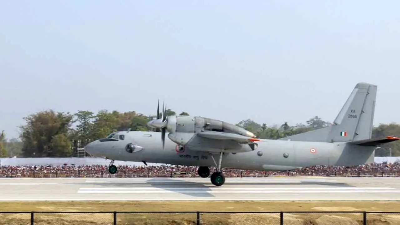 Air Force: असम में एयरफोर्स को मिली नई इमरजेंसी लैंडिंग फैसेलिटी, पीएम मोदी के सी-130 जे एयरक्राफ्ट के उतरते ही एयर स्ट्रिप हुई सक्रिय