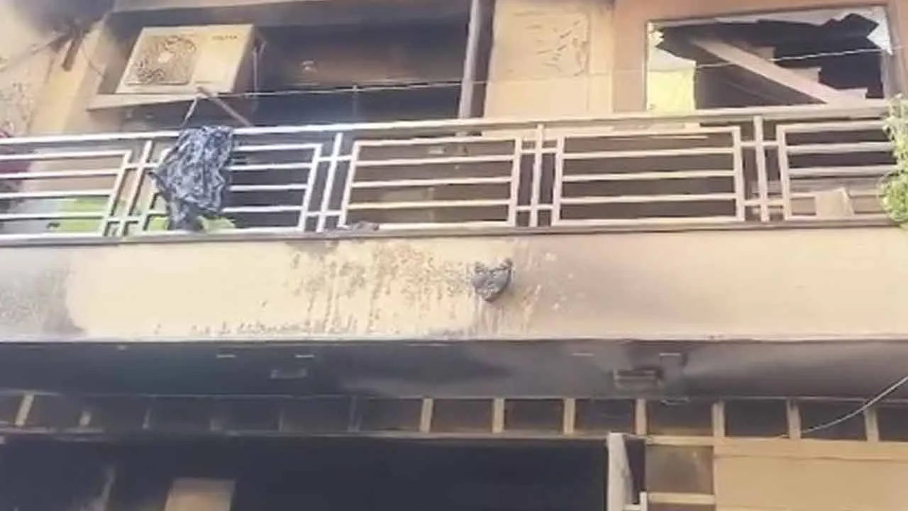 Delhi Cylinder Blast: दिल्ली में सिलेंडर ब्लास्ट से पुलिसकर्मियों सहित 14 लोग झुलसे