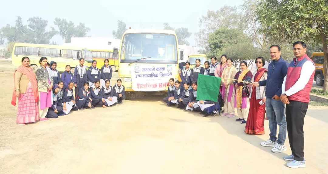 विशेष बच्चों की शिक्षा पद्धति से अवगत हुईं छात्राएं