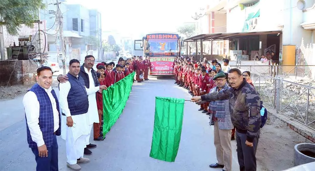Educational Tour: परीक्षा पूर्व तनाव कम करने के लिए विद्यार्थियों ने किया बुढ़ा जोड़ व अंध विद्यालय का भ्रमण