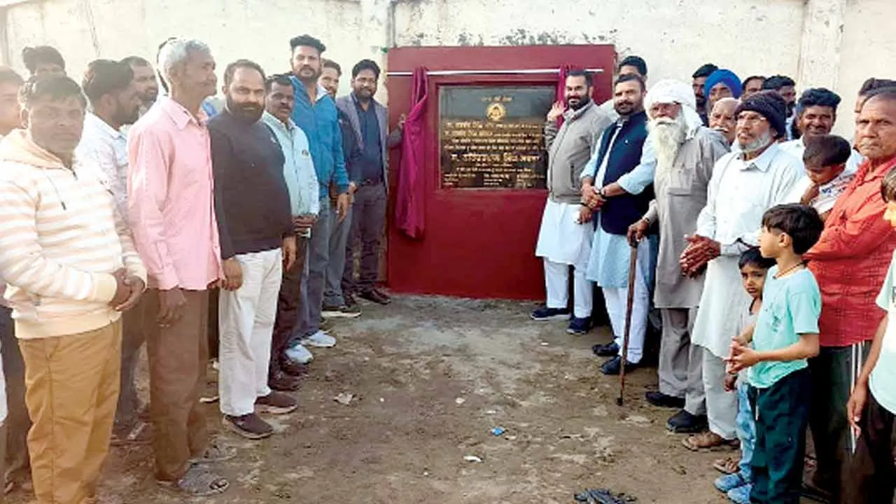 हल्का विधायक ने सड़क के नवनिर्माण के कार्य की शुरुआत