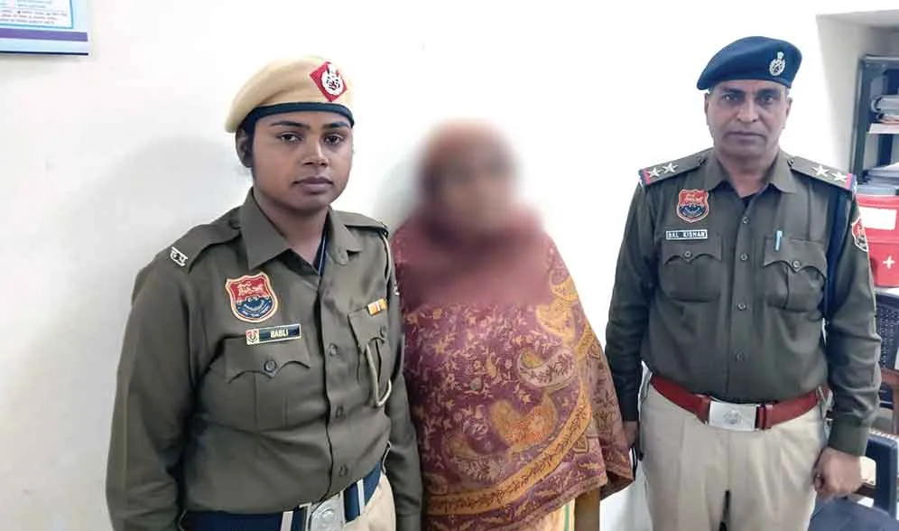 यूके भेजने के नाम पर लाखों की ठगी करने वाले गिरोह की महिला काबू
