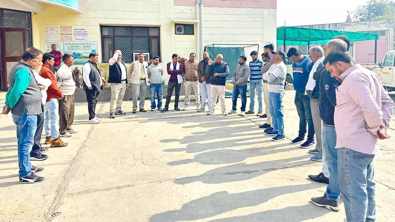 HKRN: डीसी रेट कर्मचारियों को एचकेआरएन में भेजने के विरोध में बिजली निगम कर्मियों का प्रदर्शन
