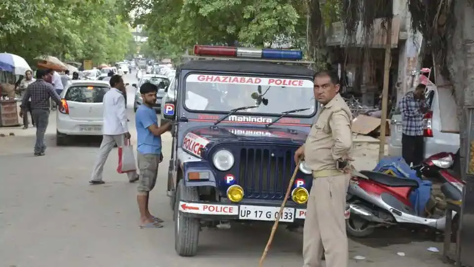 गाजियाबाद में हृदयविदारक घटना में तीन सगी नाबालिग बहनें 9वीं मंजिल से कूदी, मचा हड़कंप