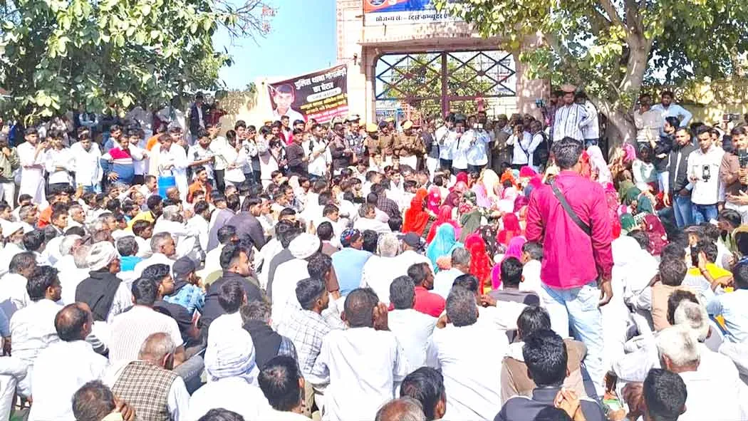 Gogamedi News: अभिषेक मौत मामले को लेकर ग्रमीणों ने फिर घेरा गोगामेडी थाना