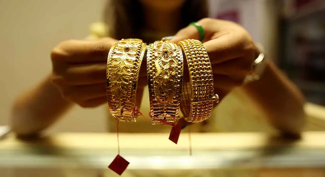 Gold-Silver Price Today: सोने-चांदी की कीमतें गिरी, चांदी 2 प्रतिशत तक फिसली, कारण डॉलर की मजबूती