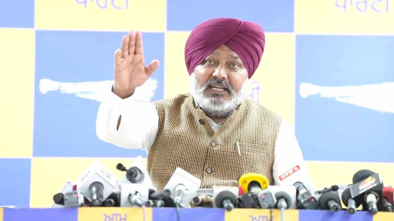 शराब घोटाला केस फेल: अदालत ने केजरीवाल और आप नेताओं को किया बरी, भाजपा की राजनीतिक साज़िश का हुआ पर्दाफाश: हरपाल चीमा