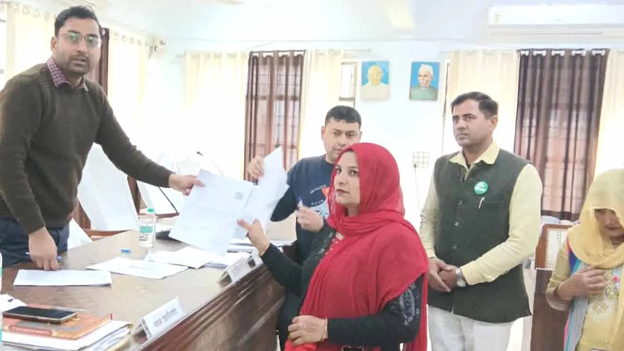 कैराना में तहसीलदार अर्जुन चौहान ने सुनी जनसमस्याएं