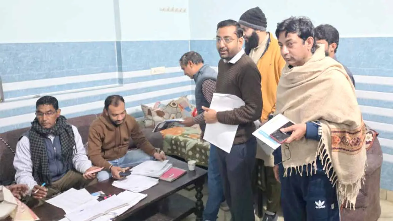 तहसीलदार ने एसआईआर कार्य का किया निरीक्षण, दिए निर्देश