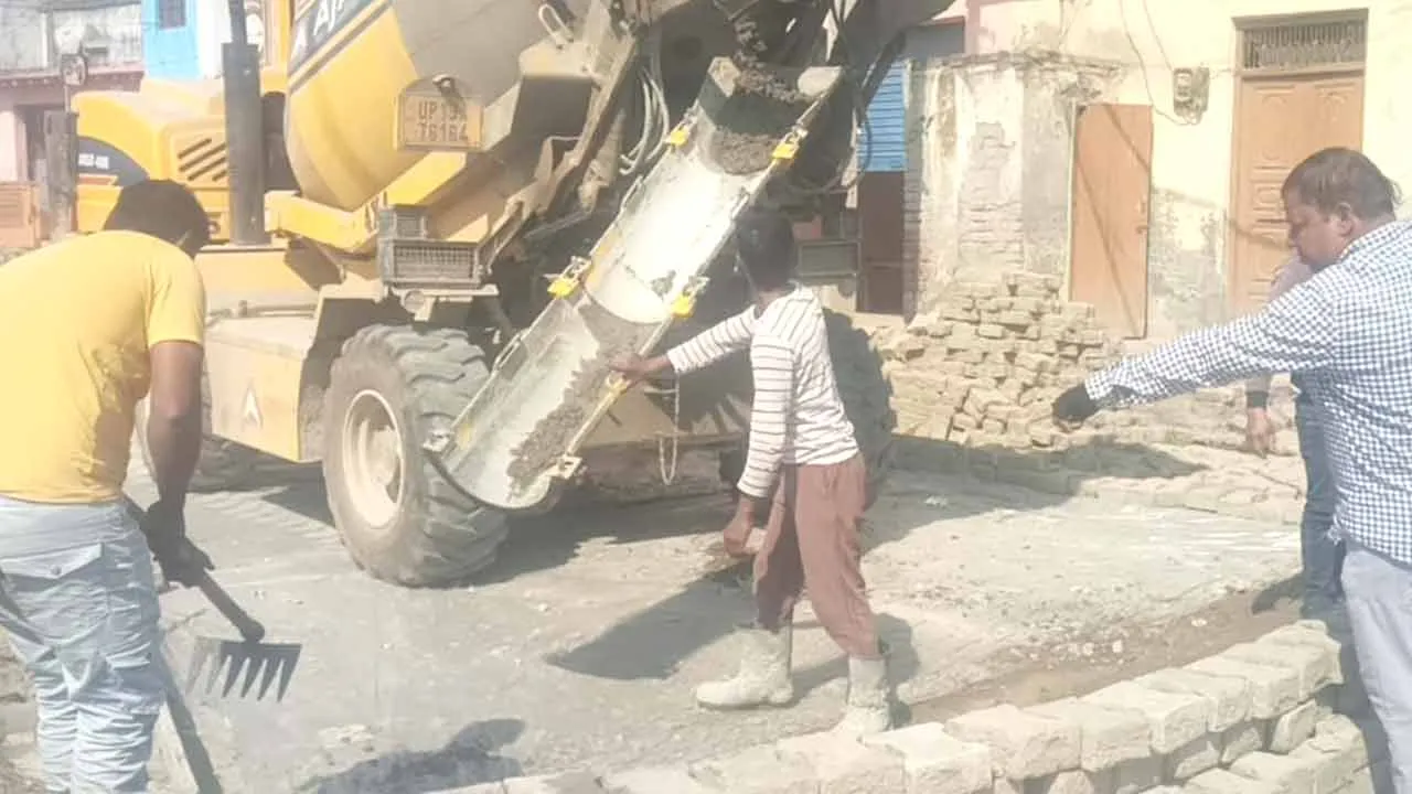 गांव कण्डेला में शुरू हुआ सड़क के पुनर्निर्माण का कार्य