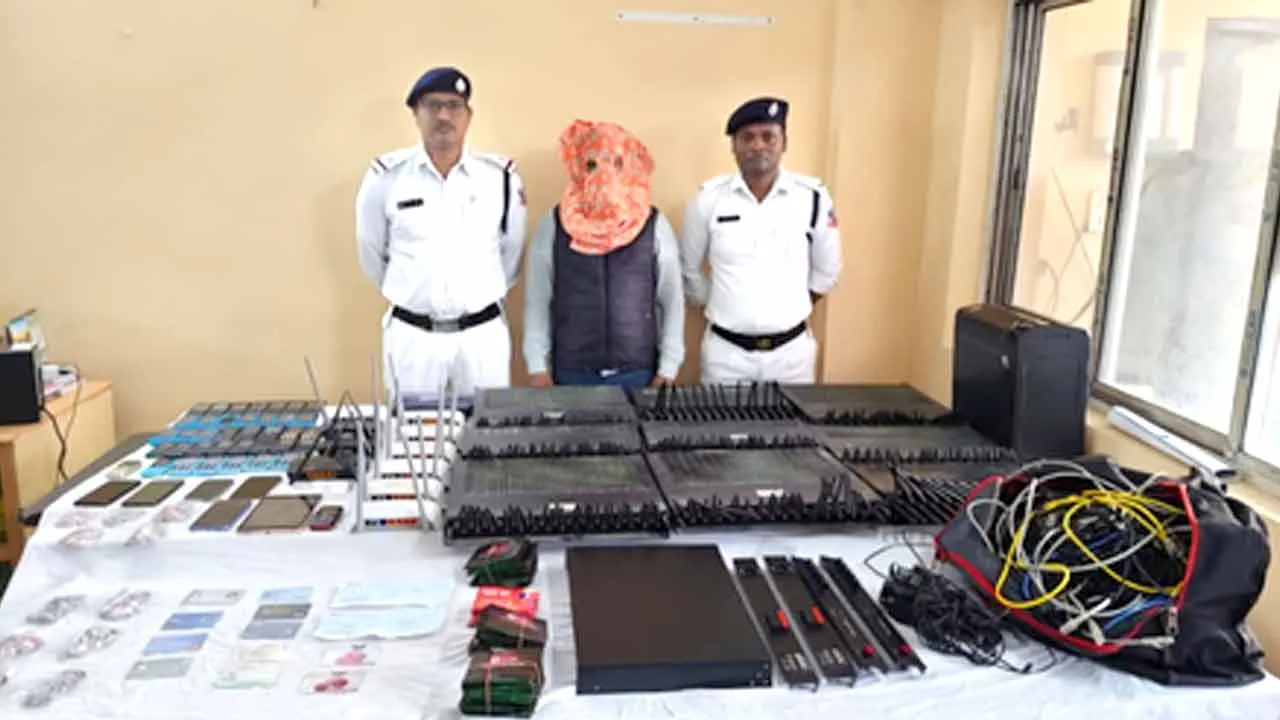 पश्चिम बंगाल में सिम बॉक्स रैकेट का भंडाफोड़, एक गिरफ्तार, 2500 से अधिक एक्टिव सिम बरामद