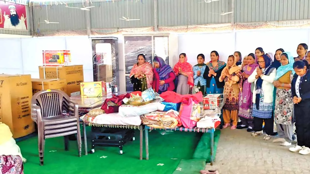 Welfare Works: विधवा की बेटी की शादी में डेरा श्रद्धालुओं ने आर्थिक मदद कर दिया घरेलु सामान