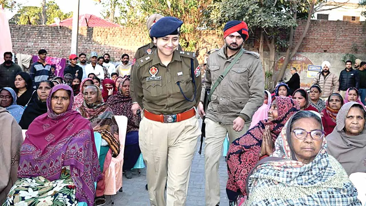‘पुलिस सिर्फ घर तोड़ती ही नहीं, जोड़ती भी है’ 
