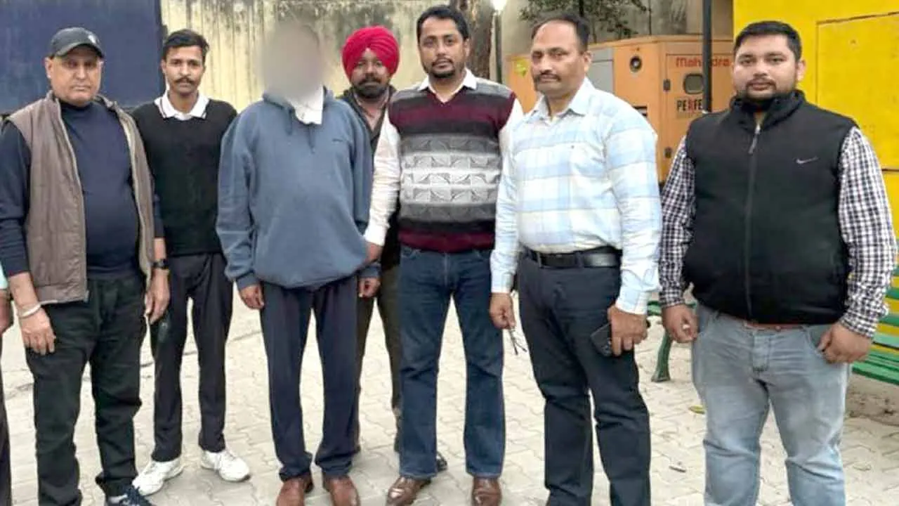 Bribe: विजीलेंस ने एएसआई को रिश्वत लेते रंगे हाथों किया गिरफ्तार