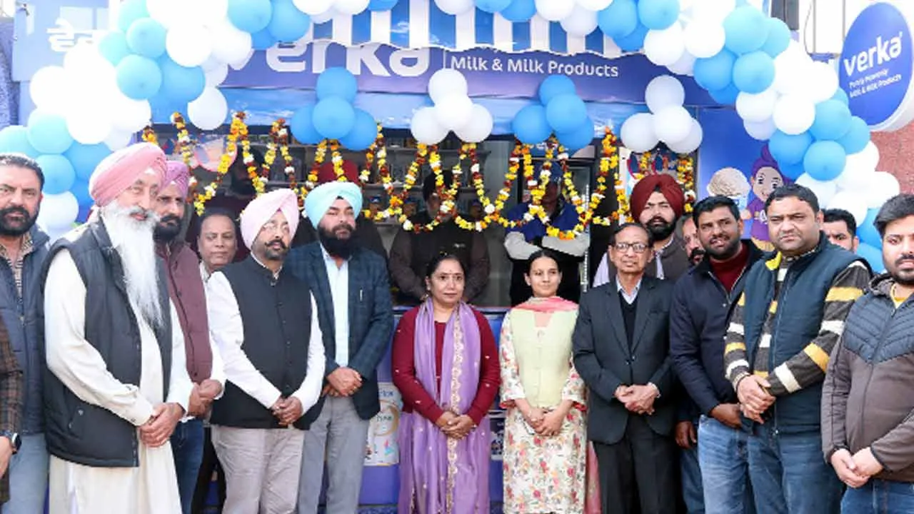 Verka Milk Booth: कैबिनेट मंत्री डॉ. बलजीत कौर ने मलोट में वेरका मिल्क बूथ का किया उद्घाटन