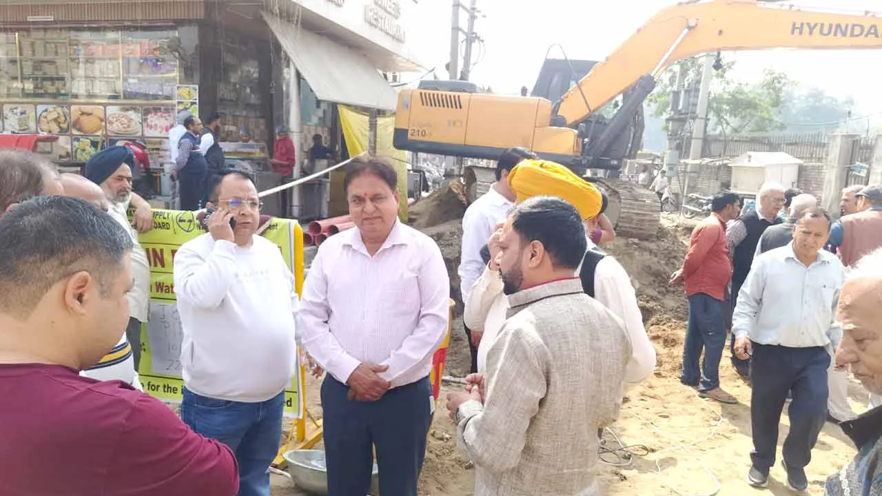 मेयर ने त्रिपड़ी में एल एंड टी द्वारा चल रहे कार्यों की जांच की